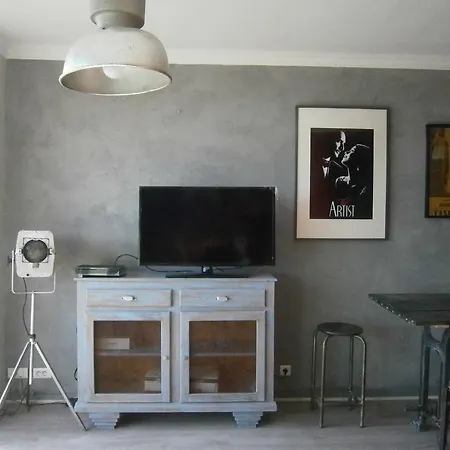Vintage Apartment *
